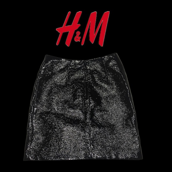 🔥BOGO under $20🔥 H&M black patent leather type high waisted skirt - Picture 1 of 4